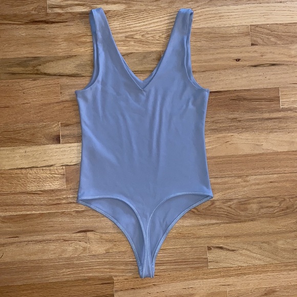 Abercrombie Double-Layered Seamless V-Neck Bodysuit - Picture 4 of 4